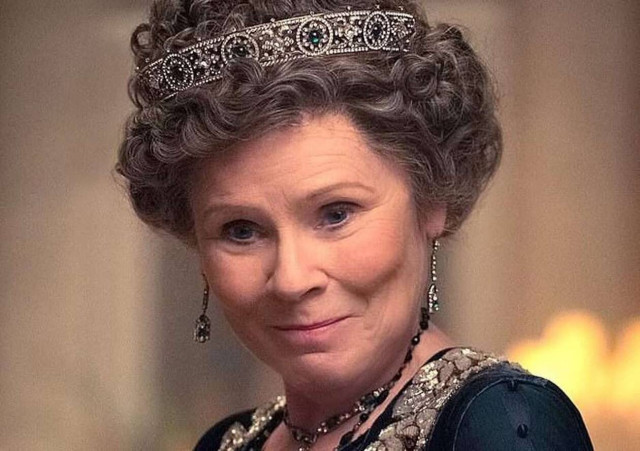 Netflix: Η «βασίλισσα Ελισάβετ» αποκαλύπτει την ημερομηνία για την 5η σεζόν του The Crown