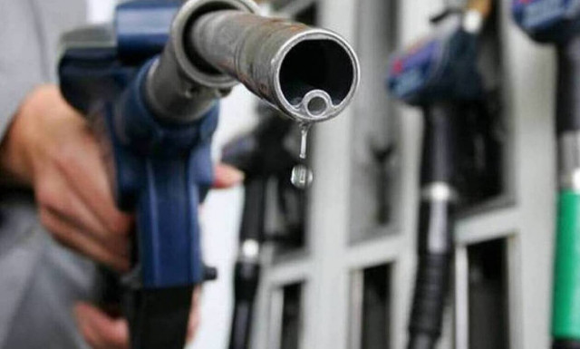 Σε υψηλά επίπεδα τριετίας το πετρέλαιο – Που θα πάνε οι τιμές των καυσίμων στην Ελλάδα