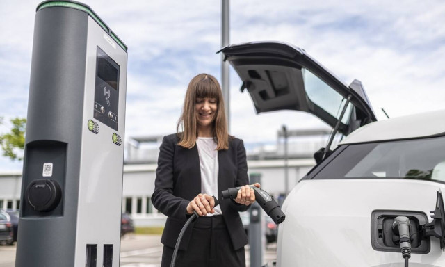 Φόρτιση ηλεκτρικών οχημάτων: Η Bosch καταργεί τη μονάδα ελέγχου φόρτισης