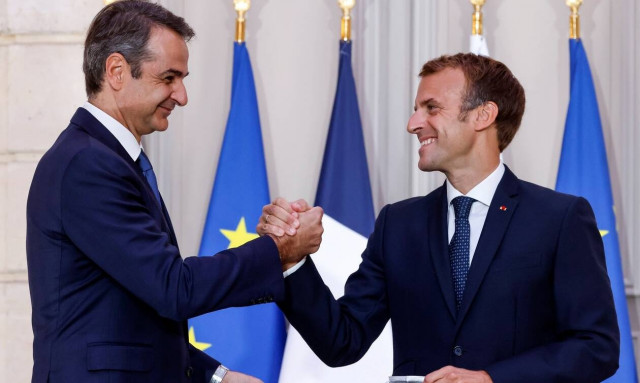 Mακρόν και Μητσοτάκης στο μέγαρο των Ηλυσίων