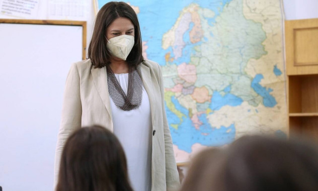 «Χείρα βοηθείας» στους Δήμους αναζητούν τα υπουργεία Υγείας-Παιδείας για τον εμβολιασμό των παιδιών