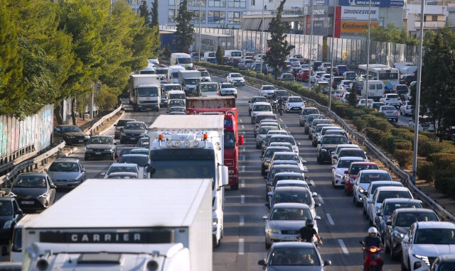 Κίνηση ΤΩΡΑ: Μποτιλιάρισμα σε Κηφισό και Λεωφόρο Αθηνών - Πού παρατηρούνται καθυστερήσεις