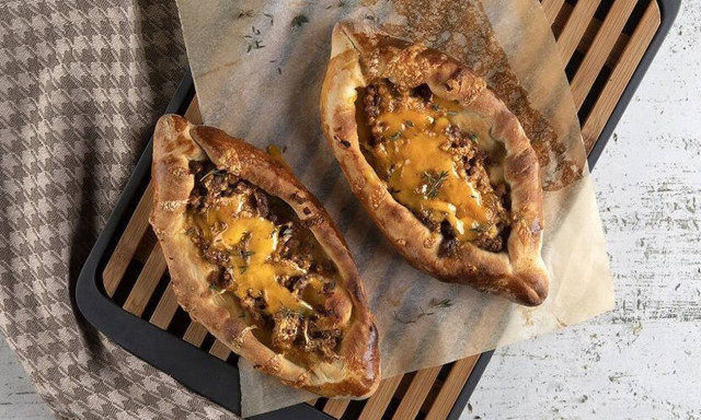 Συνταγή για σπιτικά πεϊνιρλί από τον Άκη Πετρετζίκη