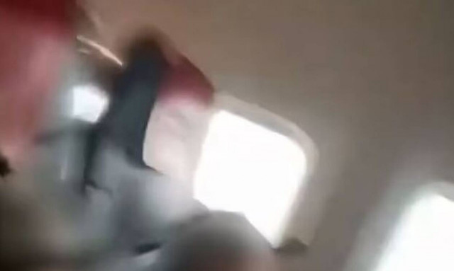 Τρόμος σε πτήση στη Ρωσία: Η στιγμή που κεραυνός χτύπησε Boeing 737-800