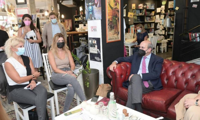 Χατζηδάκης: Κοινωνική πολιτική σε μια νέα διάσταση οι «νταντάδες της γειτονιάς»