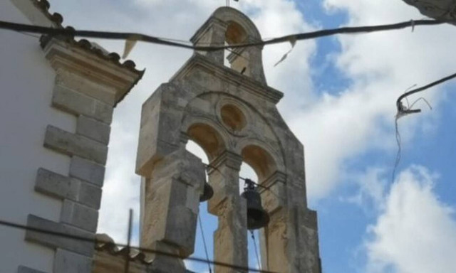 Σεισμός Κρήτη: Ετοιμόρροπο το καμπαναριό της εκκλησίας στο χωριό Βόνη Ηρακλείου