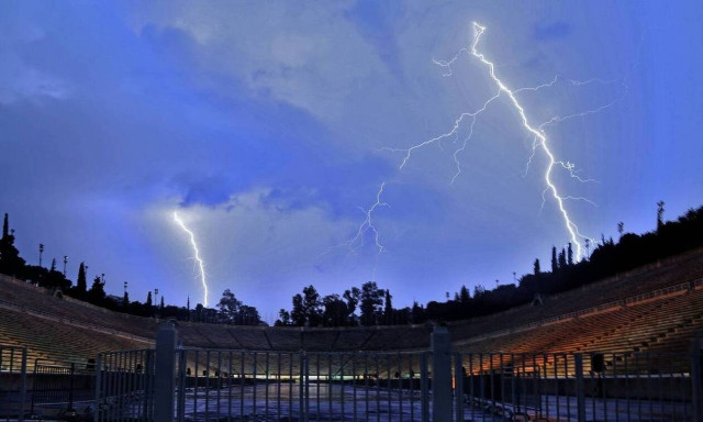 Καιρός: Βροχές και καταιγίδες τις επόμενες ώρες - Ισχυροί άνεμοι στο Αιγαίο