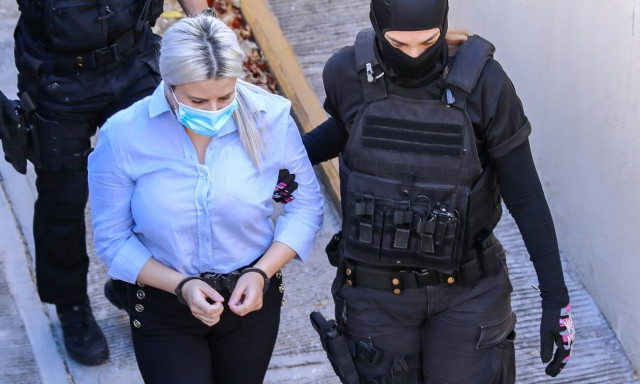 Όχι, να μην ζητήσει συγγνώμη η Έφη Κακαράντζουλα!