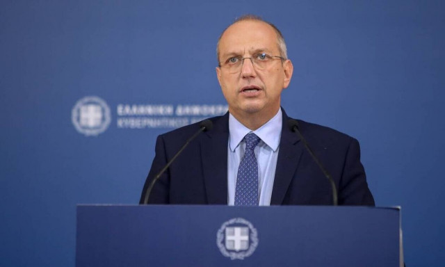 Γιάννης Οικονόμου στην ενημέρωση των πολιτικών συντακτών