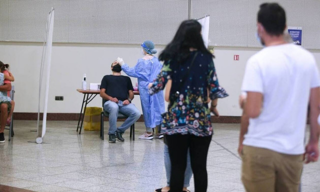 Κρούσματα σήμερα: 2.232 νέα ανακοίνωσε ο ΕΟΔΥ -  33 θάνατοι σε 24 ώρες, στους 326 οι διασωληνωμένοι