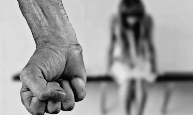 Βόλος: Τα έσπασε όλα στο σπίτι της πρώην του και ανέβασε το βίντεο της επίθεσης στο Facebook