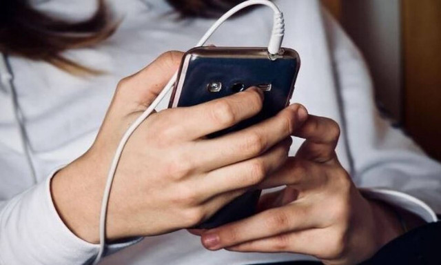 Τέλη κινητής τηλεφωνίας: Ποιοι και πώς θα εξασφαλίσουν απαλλαγή (vid)