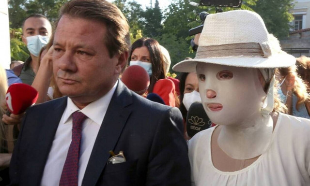 Δίκη για βιτριόλι: Η άγνωστη συνομιλία Ιωάννας - Έφης μέσα στο Δικαστήριο