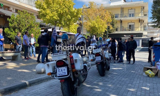 Θεσσαλονίκη: Ακροδεξιοί επιτέθηκαν σε μέλη της ΚΝΕ που έκαναν αφισοκόλληση - 14 προσαγωγές