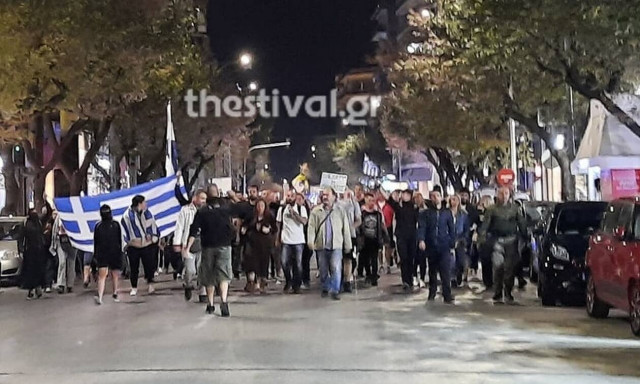 Θεσσαλονίκη: Πορεία κατά του υποχρεωτικού εμβολιασμού στο κέντρο της πόλης