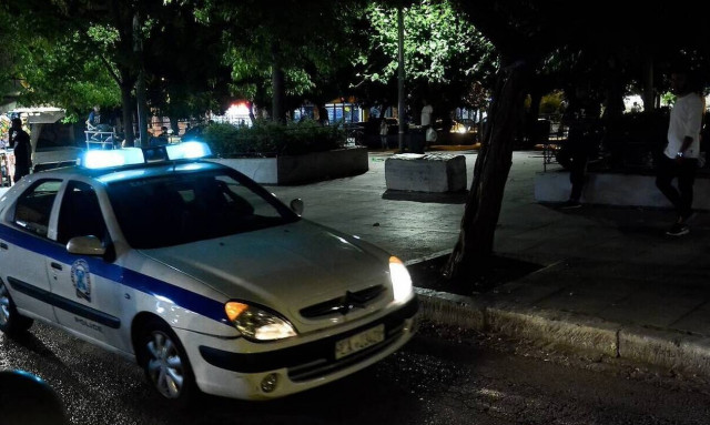 Είκοσι τρεις συλλήψεις σε κατάστημα στην Καλλιθέα που είχε μετατραπεί σε «μίνι καζίνο»