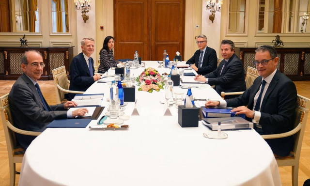 Οι κόκκινες γραμμές του Δένδια 48 ώρες πριν από τις διερευνητικές επαφές