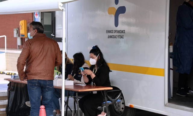 ΕΟΔΥ: Ποια ονόματα «παίζουν» για αντικαταστάτες του Παναγιώτη Αρκουμανέα