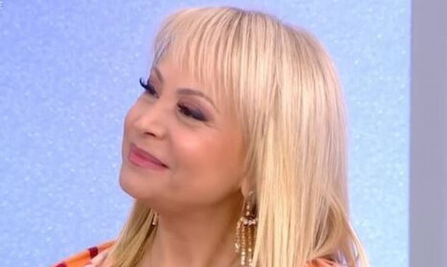 Τέτα Καμπουρέλη: «Δεν ήρθα για συνέντευξη, ήρθα για τα νύχια» (vid)