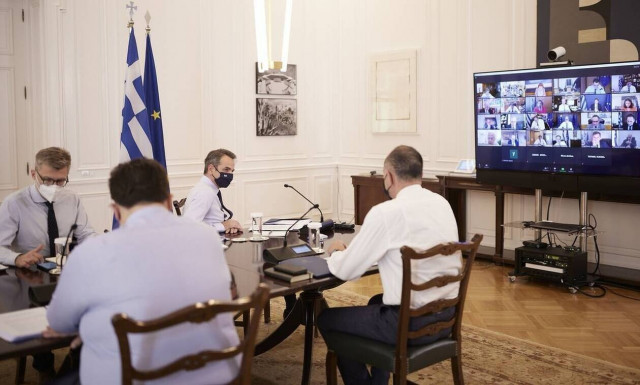 Κορονοϊός: Μήνυση κατά του πρωθυπουργού, της κυβέρνησης και λοιμωξιολόγων κατέθεσαν 82 Λαρισαίοι