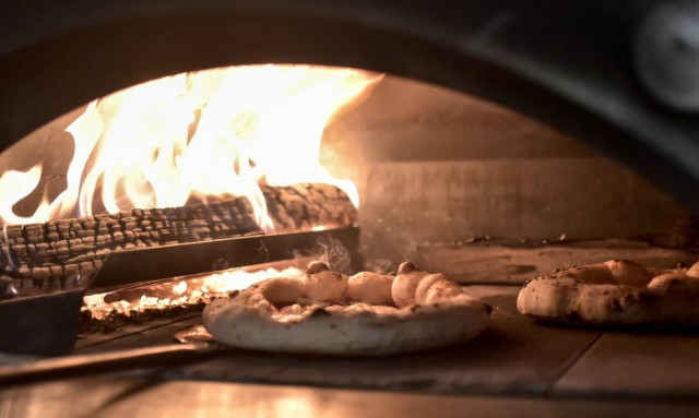 Ανατιμήσεις: Έως και 13% πιο ακριβή η πίτσα - Κραυγή αγωνίας από τους καταστηματάρχες