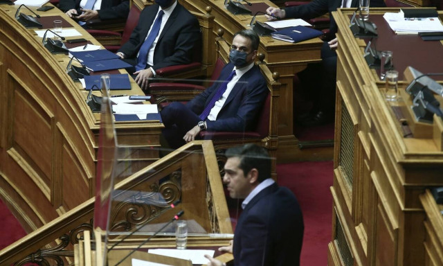 Ο ΣΥΡΙΖΑ επαναφέρει πανδημία και κοινωνικά θέματα – Μετωπική με Μητσοτάκη επιδιώκει ο Τσίπρας