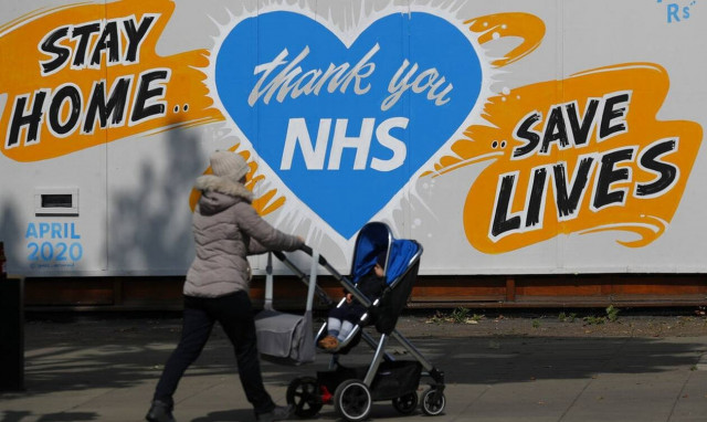 Βρετανία – Κορονοϊός: Τα εμβόλια μας γλιτώνουν από θανάτους, όμως το Σύστημα Υγείας δέχεται πιέζεται