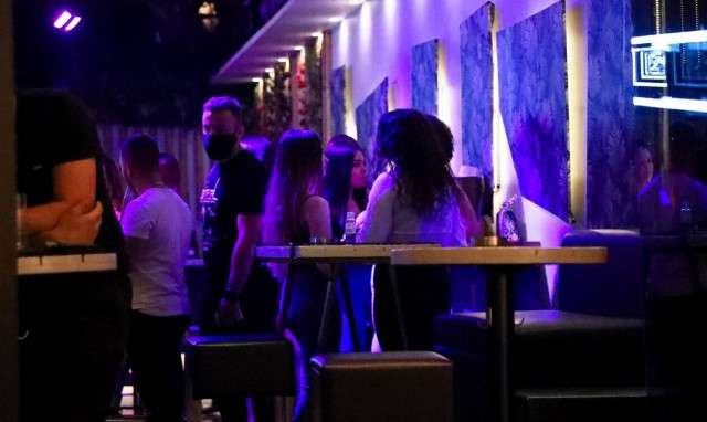 Ελευθερίες για τους πλήρως εμβολιασμένους