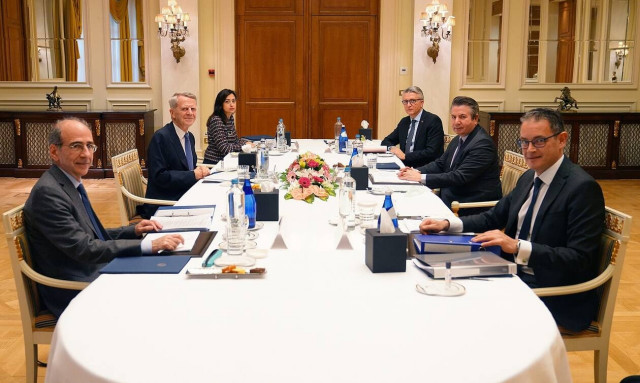 Διερευνητικές επαφές: Σε εξέλιξη η συνάντηση στην Άγκυρα-Οι προσδοκίες και το… διάλειμμα για φαγητό