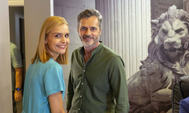 Άσε μας ρε μαμά: Η Έλλη ετοιμάζεται για το γάμο της με τον Δημήτρη (video)