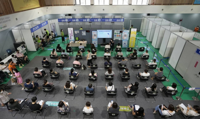 Νότια Κορέα: Οι αρχές ξεκινούν τον εμβολιασμό των εγκύων κατά του κορονοϊού