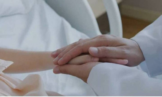 Δράμα - Σοκάρει η ομολογία της γιαγιάς της 14χρονης με κορονοϊό: «Φοβόμασταν τη διασωλήνωση»