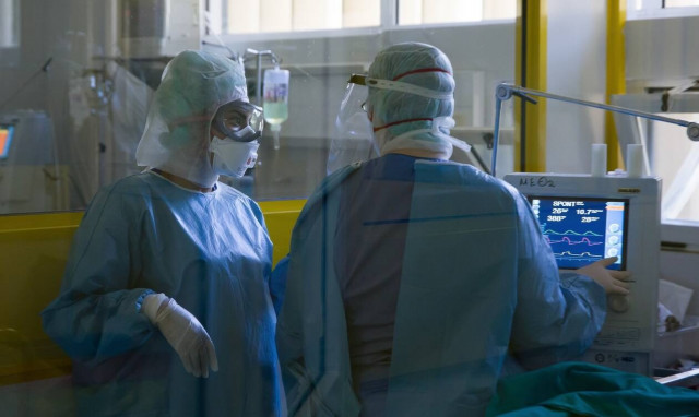 Ο γιατρός Παυλάκης απαντά για το «Χρωστάμε στον Χάρο»: Δεν είναι καλό να χώνουμε το κεφάλι στην άμμο