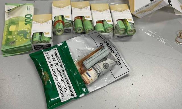 ΑΑΔΕ: Ο Μπαρτ εντόπισε 30.000 ευρώ κρυμμένα σε πακέτα τσιγάρων