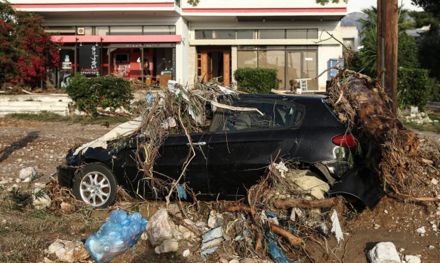 Κακοκαιρία Αθηνά: Σφοδρή βροχόπτωση στην Κέρκυρα, πλημμυρισμένοι δρόμοι και κλήσεις στη Πυροσβεστική