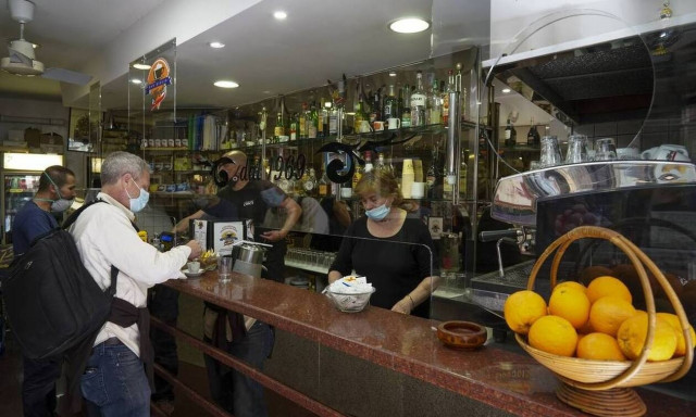 Ιταλία: Έγκριση χαλάρωσης των μέτρων για κλαμπ, σινεμά, θέατρα και αθλητικές εγκαταστάσεις