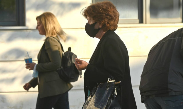 Δίκη για βιτριόλι: «Περιμένω δικαίωση» – Η δήλωση της μητέρας της Ιωάννας (vid)