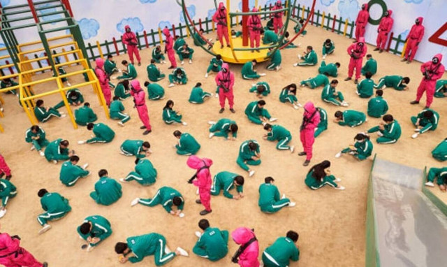 Αρμάνι Μιλάνο: Η δύσκολη αποστολή του Ταρζέφσκι στο «Squid Game» (photos)