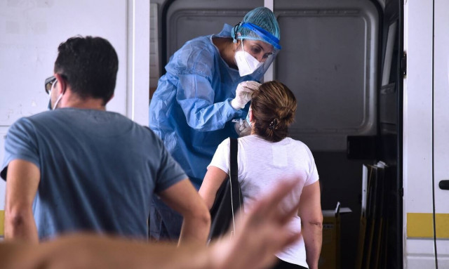 Κορονοϊός - Η γεωγραφική κατανομή των 2.249 νέων μολύνσεων: 488 στην Αττική - 382 στη Θεσσαλονίκη