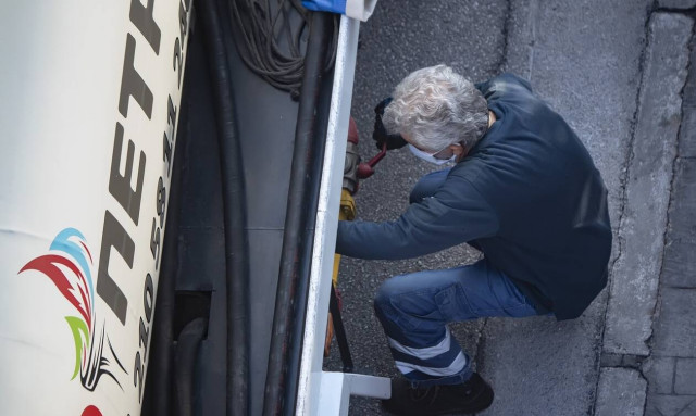 Στα δύο χωρίζουν τη μεσαία τάξη τα μέτρα κατά της ακρίβειας που ανακοίνωσε η κυβέρνηση