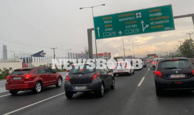 Κίνηση ΤΩΡΑ: Στα «κόκκινα» όλη η Αθήνα - Μποτιλιάρισμα σε Αθηνών - Λαμίας, Κηφισίας, Αττική Οδός