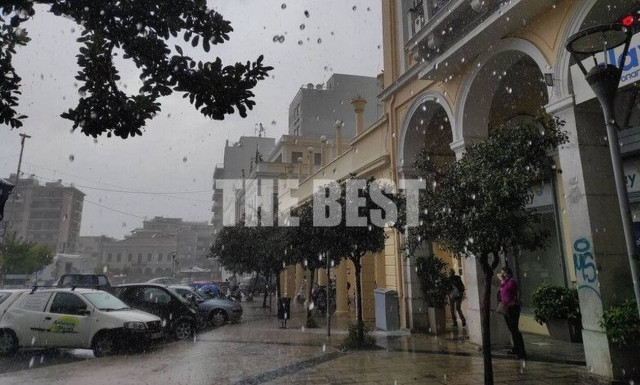 Κακοκαιρία «Αθηνά»: Άνοιξαν οι ουρανοί στην Πάτρα - Πλημμύρισαν δρόμοι και καταστήματα (vids)