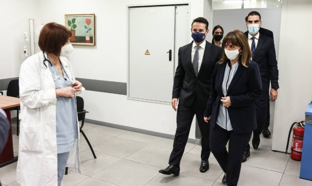 Κορονοϊός: Την τρίτη δόση του εμβολίου έκανε η Πρόεδρος της Δημοκρατίας