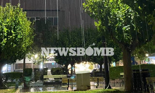 Καιρός ΤΩΡΑ: Βροχή με το... τουλούμι στην Αττική - Ισχυρό μπουρίνι στα δυτικά προάστια