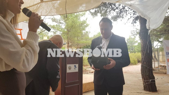 Σπάνια εμφάνιση του Κώστα Κεντέρη σε εκδήλωση για την «Κιβωτό του Κόσμου» (pics)