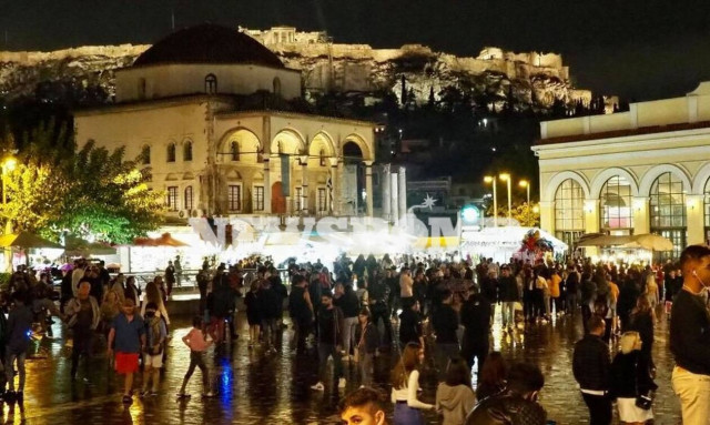 Κορoνοϊός: Πρώτη βραδιά χωρίς περιορισμούς για τους εμβολιασμένους - Γέμισε κόσμο στου Ψυρρή