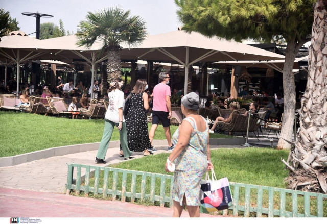 «Καμπανάκι» ειδικών για τα νέα μέτρα: Δεν αφήσαμε πίσω μας την πανδημία