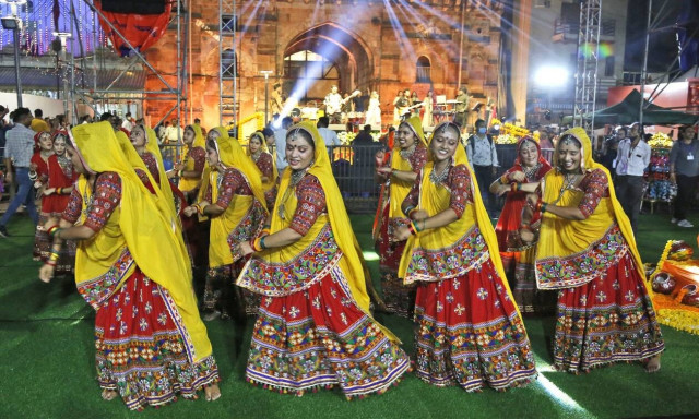 Ινδία: Φεστιβάλ με χρώματα και αρώματα – H «νίκη του καλού απέναντι στο κακό»