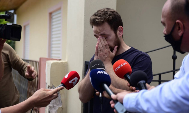 Γλυκά Νερά: Το «θέατρο» του δολοφόνου της Καρολάιν - Οι ανατριχιαστικοί διάλογοι με το 100 (vid)