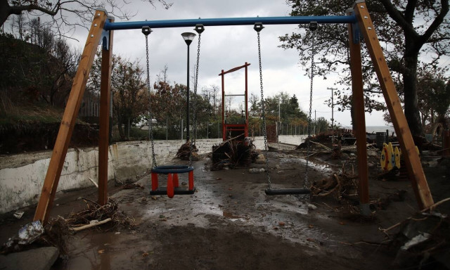 Στο έλεος της κακοκαιρίας «Αθηνά» η Εύβοια - Οργισμένοι οι κάτοικοι, φόβος για νέες πλημμύρες